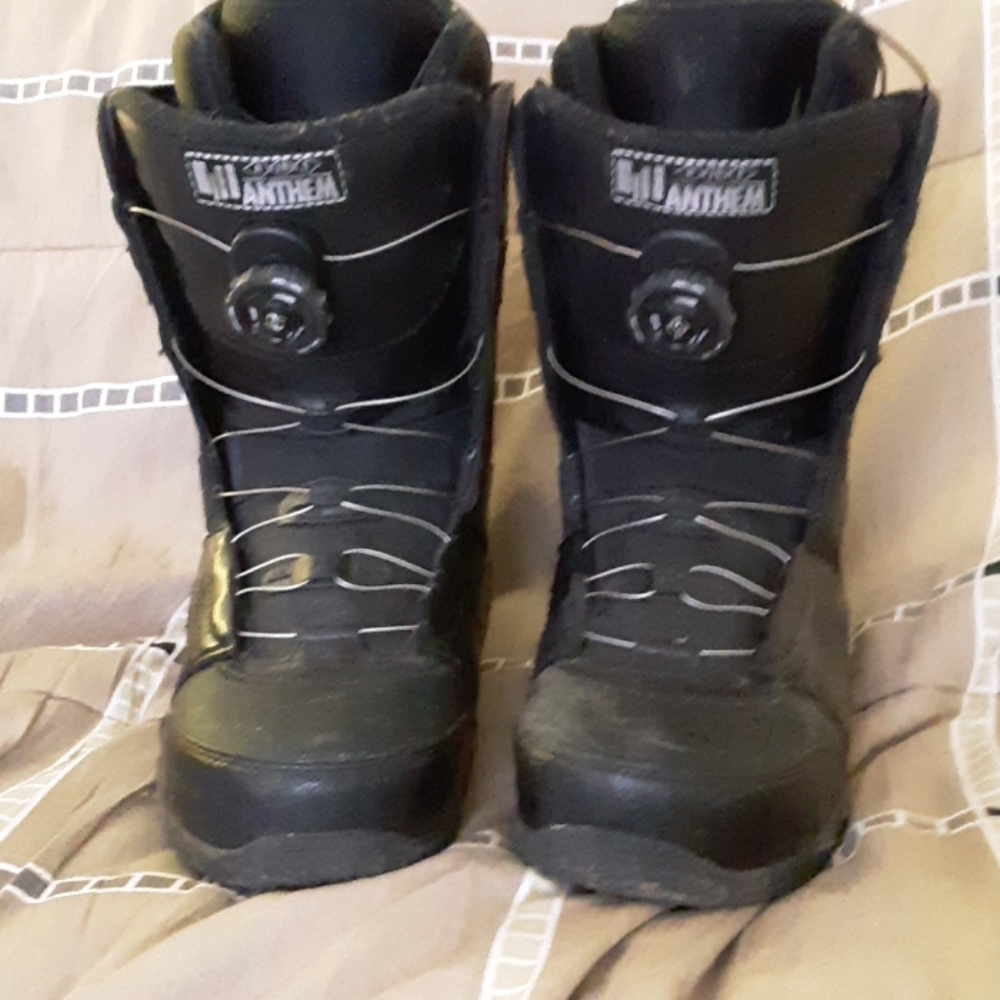 Snow boots